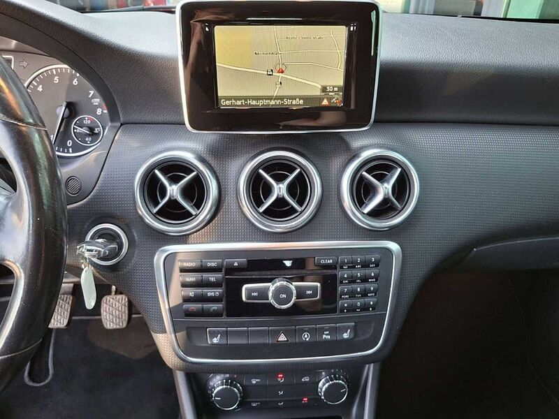 Mercedes-Benz A 180 BlueEfficiency Style Navi SHZ CD Parklenkassist.